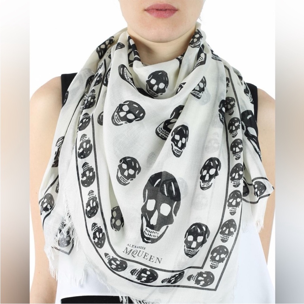 ALEXANDER MCQUEEN Beige And Black Signature Skull Scarf, OS